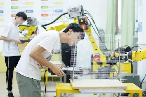 工业机器人 未来工厂网络工程的智能引擎